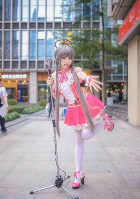 欧美粗跟女鞋凉鞋图片_超清在线观看完整版