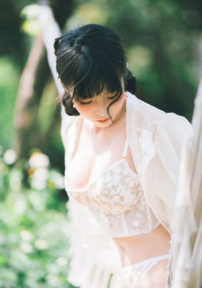 欧美美女豆沙色_4K神马在线观看